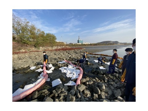 [크기변환]1-1 보도자료 사진(인천 중구 수질오염사고  대응역량 강화를 위한 방제훈련 진행).jpg