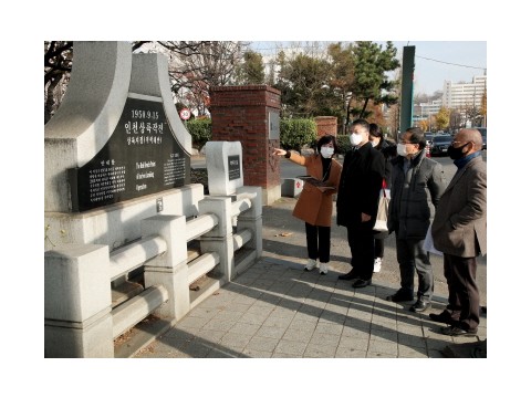 [크기변환]1-1 보도자료 사진(홍인성 인천 중구청장 월미권역 경관개선에 소매 걷어).JPG